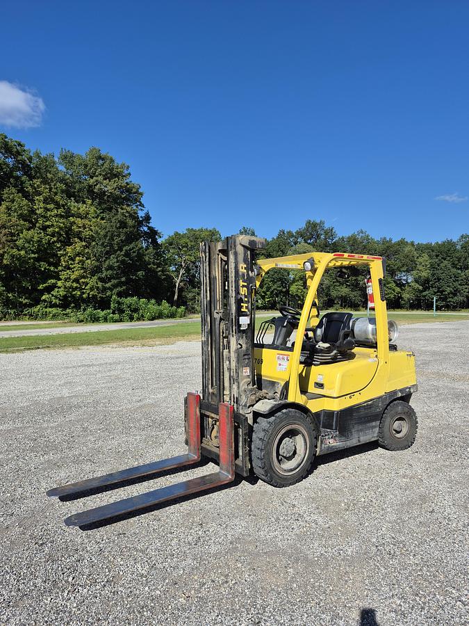 Used 2017  HYSTER H70FT - 7000 lb. Pneumatic Forklift