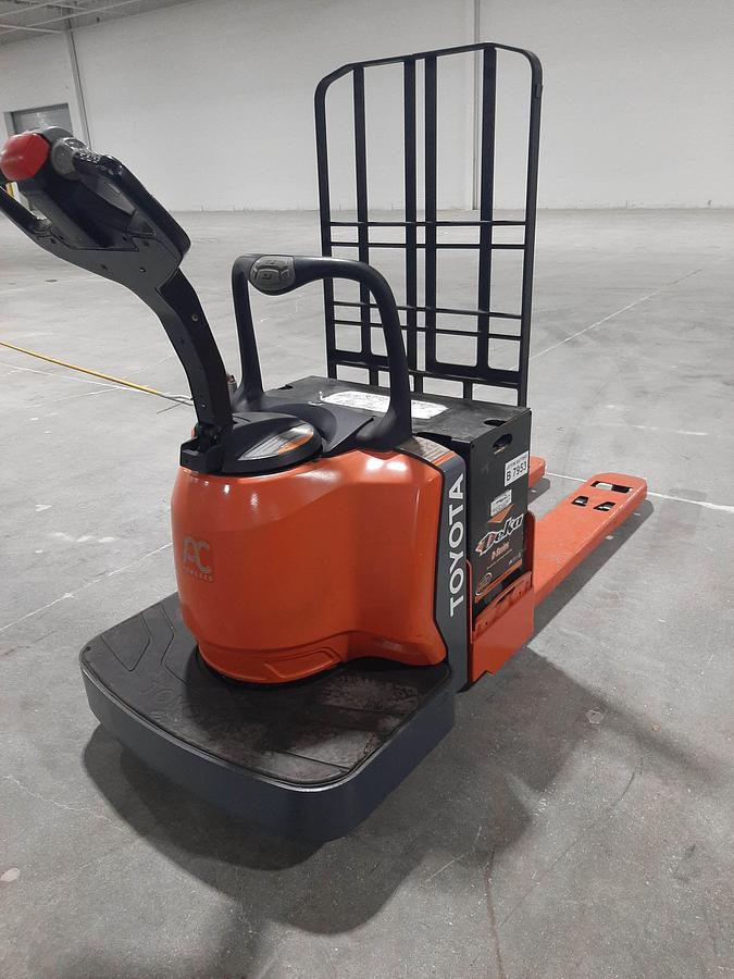 Used 2017 TOYOTA  8HBE30 Electric end-rider Pallet Jack