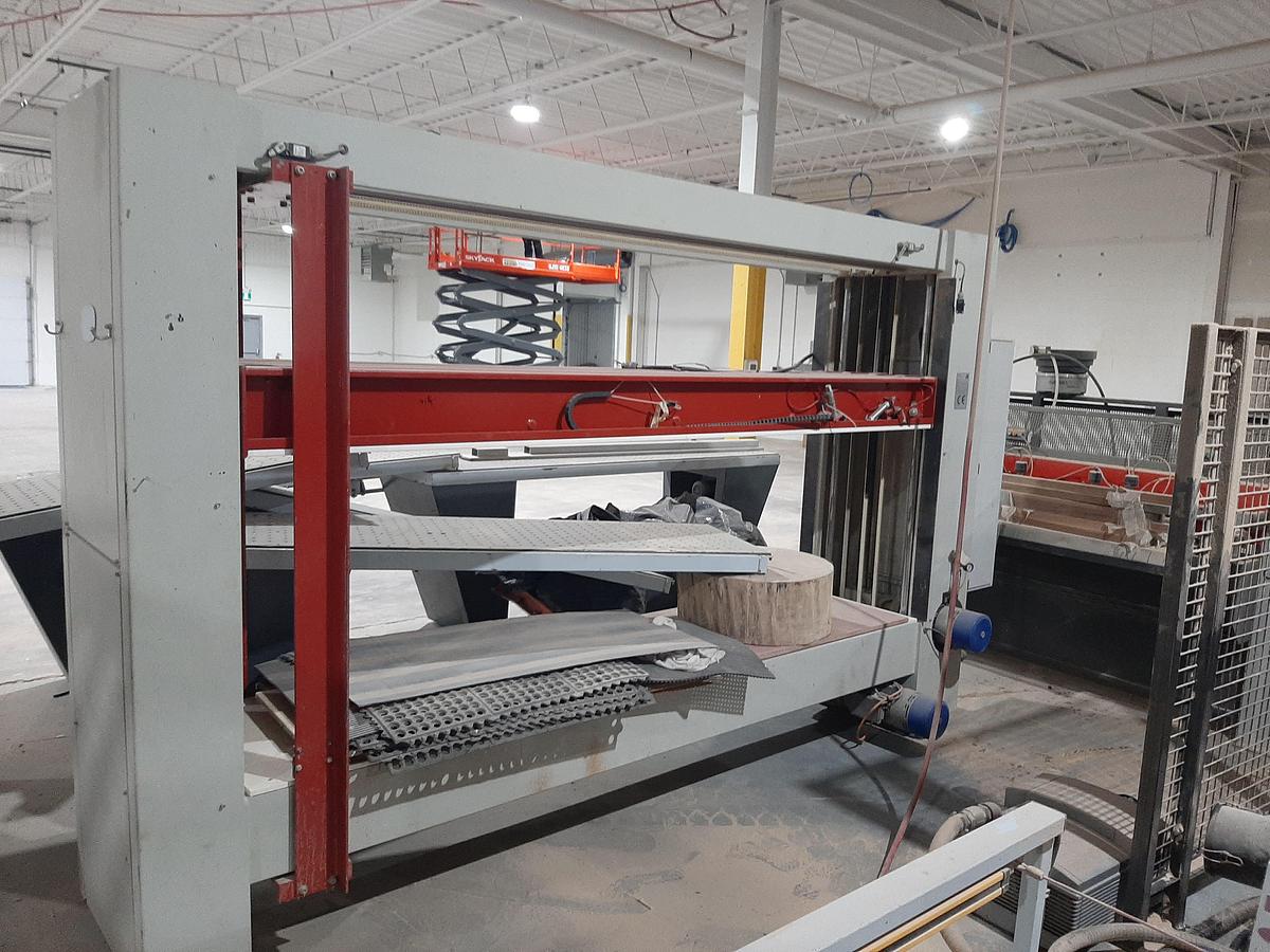 Used BONACIN  Nina Case Clamp