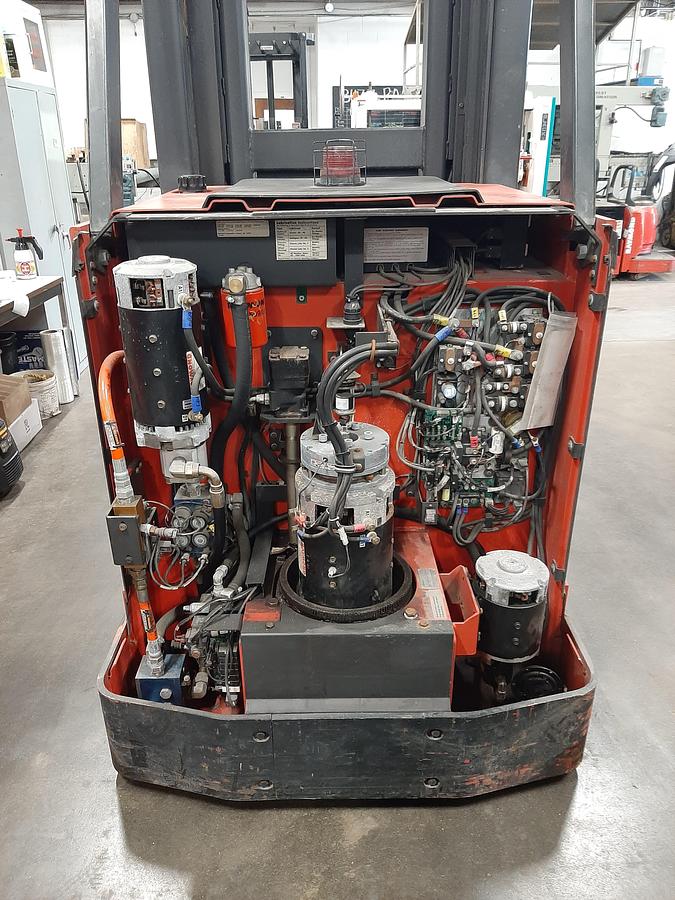 Used 1998 Raymond 537-CSR30T Electric Man Up Swing Reach Turret Forklift