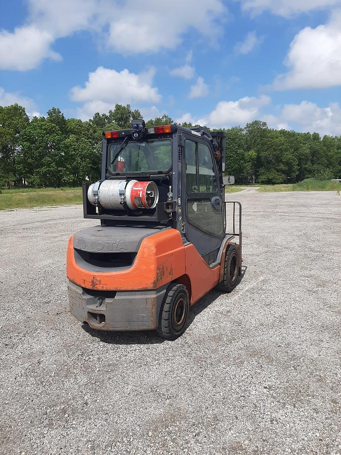 Used TOYOTA 8FGU32 Outdoor Forklift with Cab