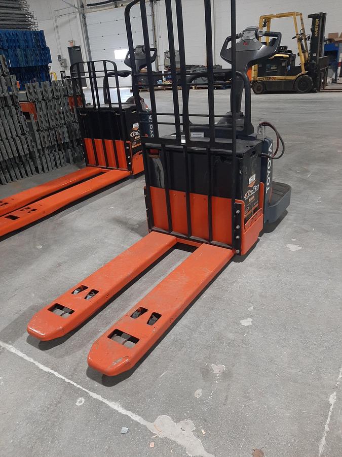 Used 2017 TOYOTA  8HBE30 Electric end-rider Pallet Jack