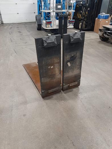 Used CASCADE Class 4 Lumber Forks