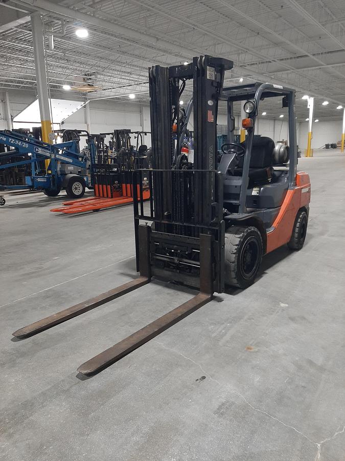 Used TOYOTA 8FGU32 – 7000 lb. Outdoor Forklift
