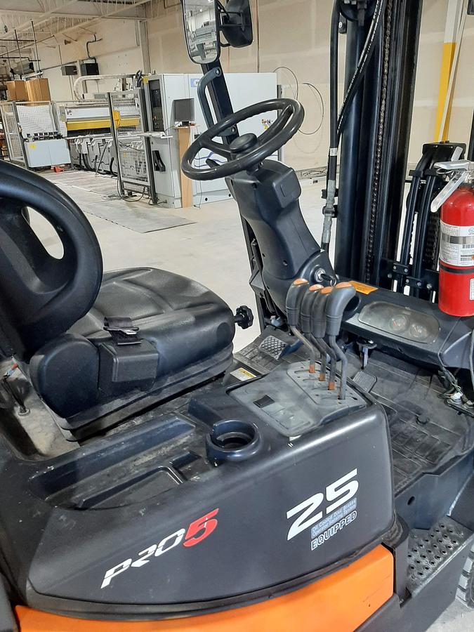 Used 2016 DOOSAN GC25P-5 – 5000 lb. Propane Forklift