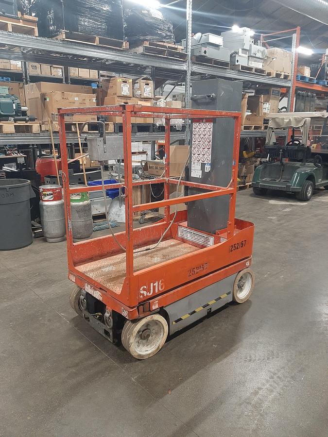 Used 2015 SKYJACK - SJ16 Vertical Mast Lift