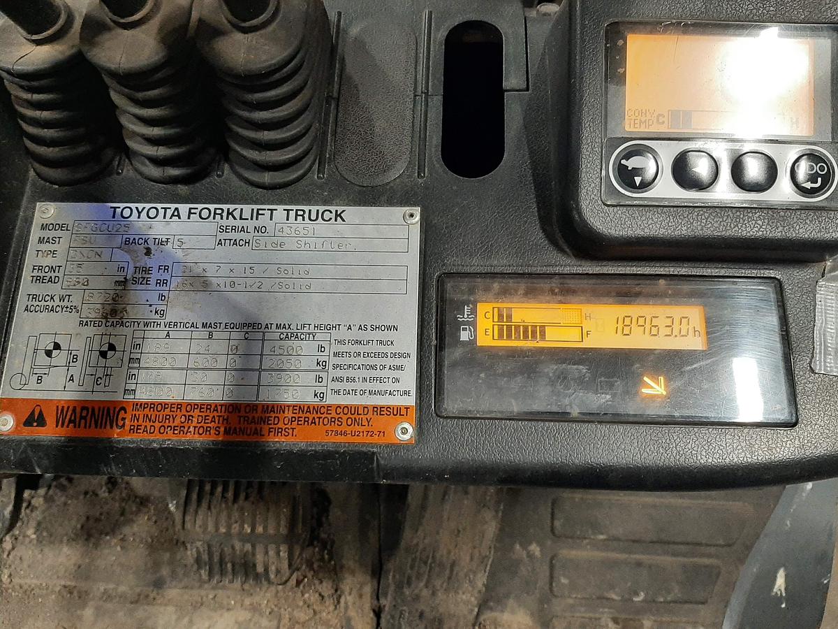 Used 2012 TOYOTA 8FGCU25 – 5000 lb. Forklift