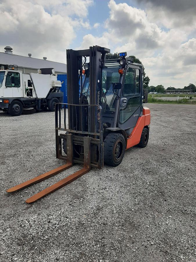 Used TOYOTA 8FGU32 Outdoor Forklift with Cab