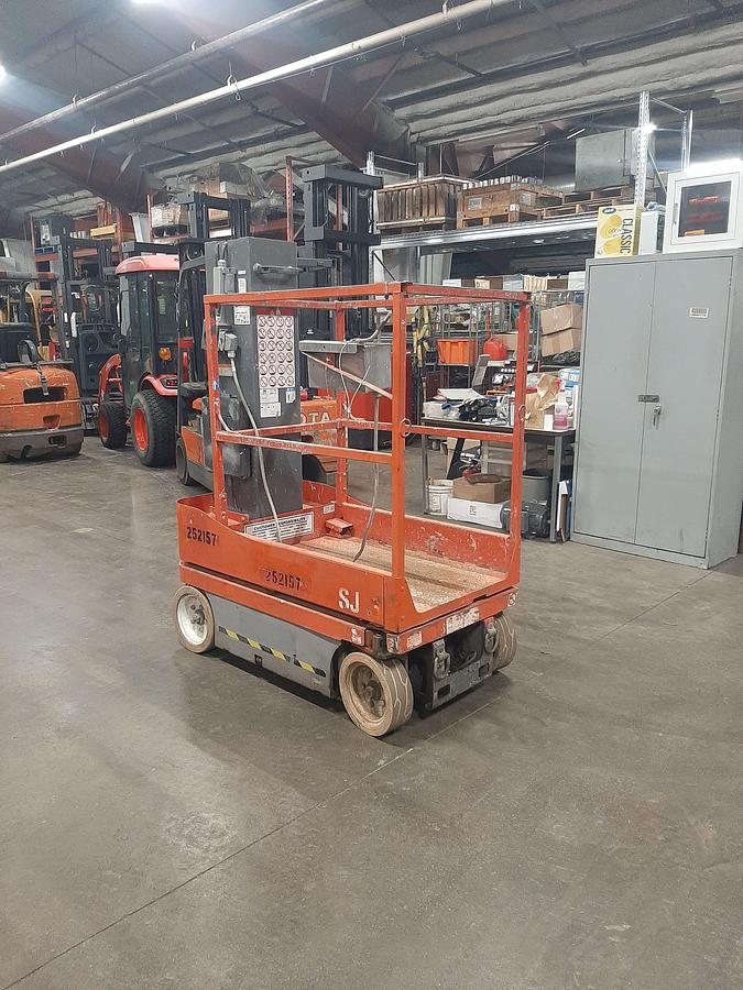 Used 2015 SKYJACK - SJ16 Vertical Mast Lift