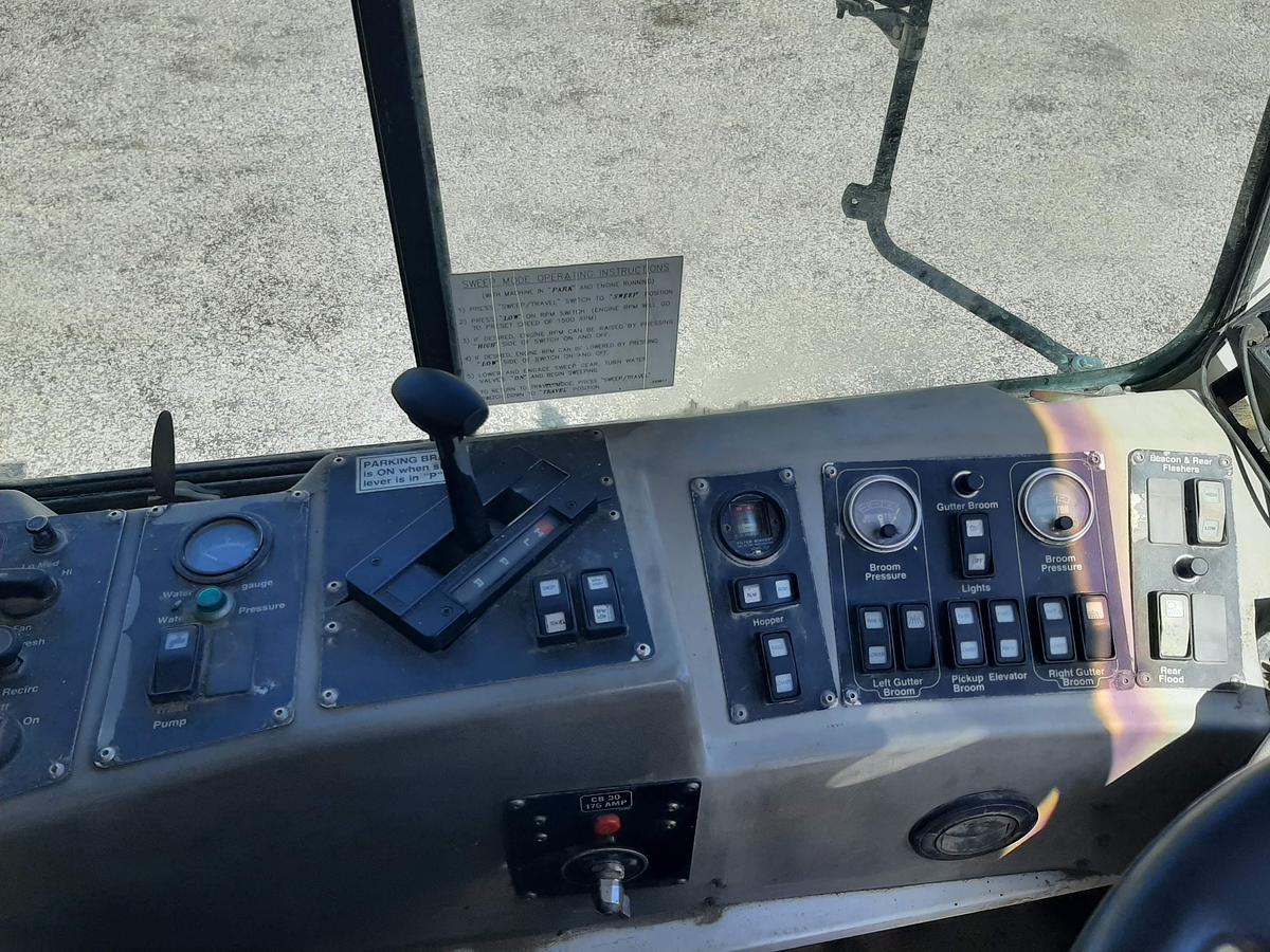 Used JOHNSTON 4000 Sweeper Truck 4000 Sweeper Truck