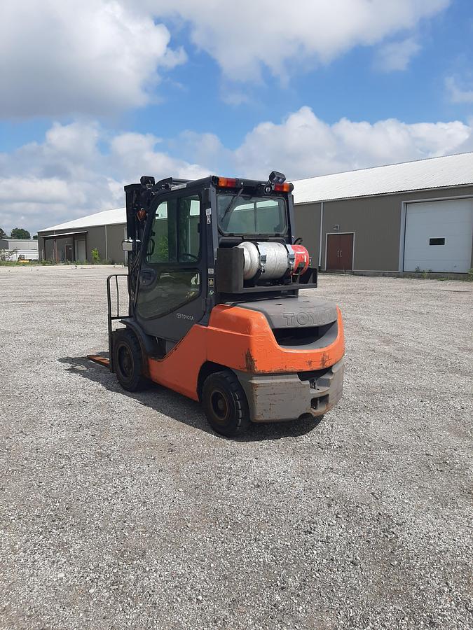 Used TOYOTA 8FGU32 Outdoor Forklift with Cab