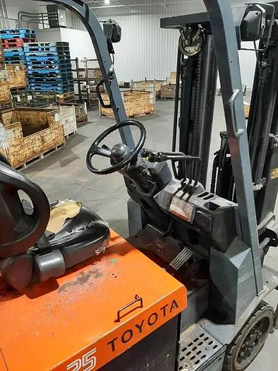Used Toyota 7FBCU25 – 5000 lb. Electric Forklift
