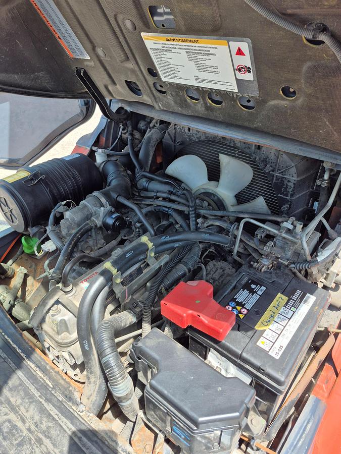 Used 2015 TOYOTA 8FGU32 – 7000 lb. Pneumatic Forklift with Cab