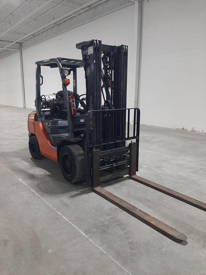 Used TOYOTA 8FGU32 – 7000 lb. Outdoor Forklift