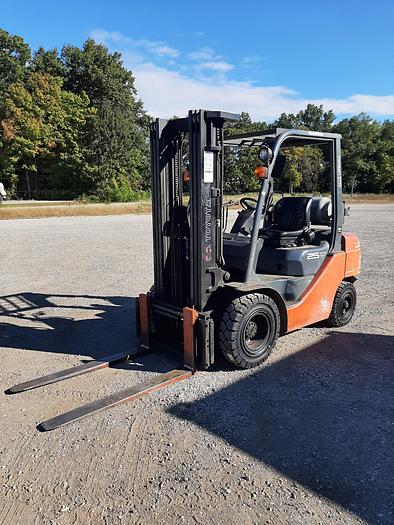 Used 2014 Toyota 8FGU25 – 5000 lb. Pneumatic Forklift