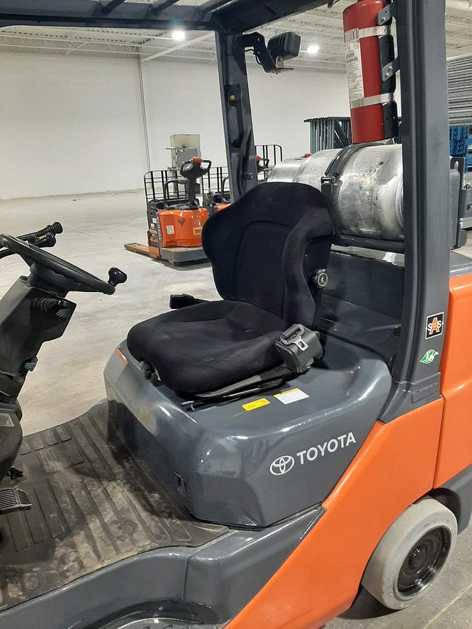 Used 2019 TOYOTA 8FGCU30 – 6000 lb. Forklift