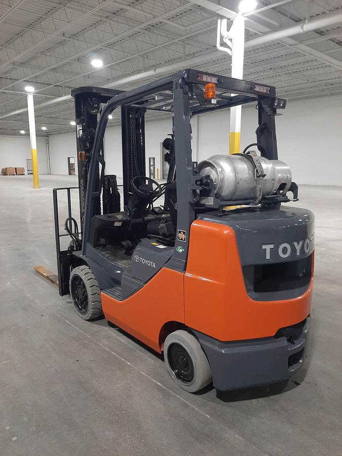 Used 2019 TOYOTA 8FGCU30 – 6000 lb. Forklift