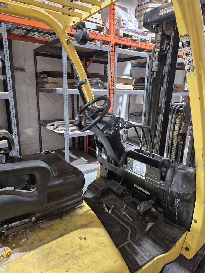 Used 2017 HYSTER H70FT - 7000 lb. Pneumatic Forklift