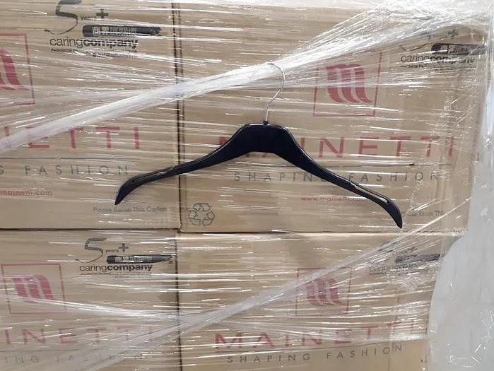 Wholesale Clothes Hangers – Wood, metal & plastic.