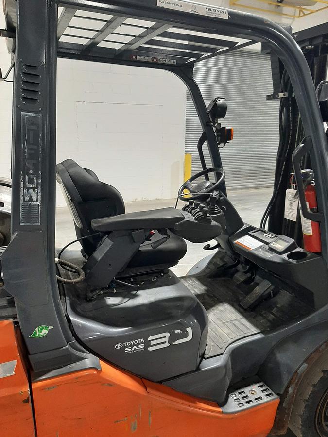 Used TOYOTA 8FGU32 – 7000 lb. Outdoor Forklift