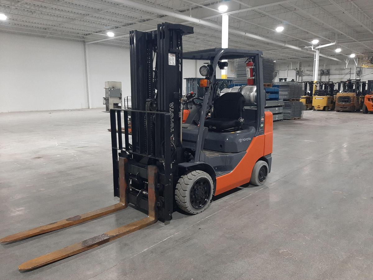Used 2019 TOYOTA 8FGCU30 – 6000 lb. Forklift