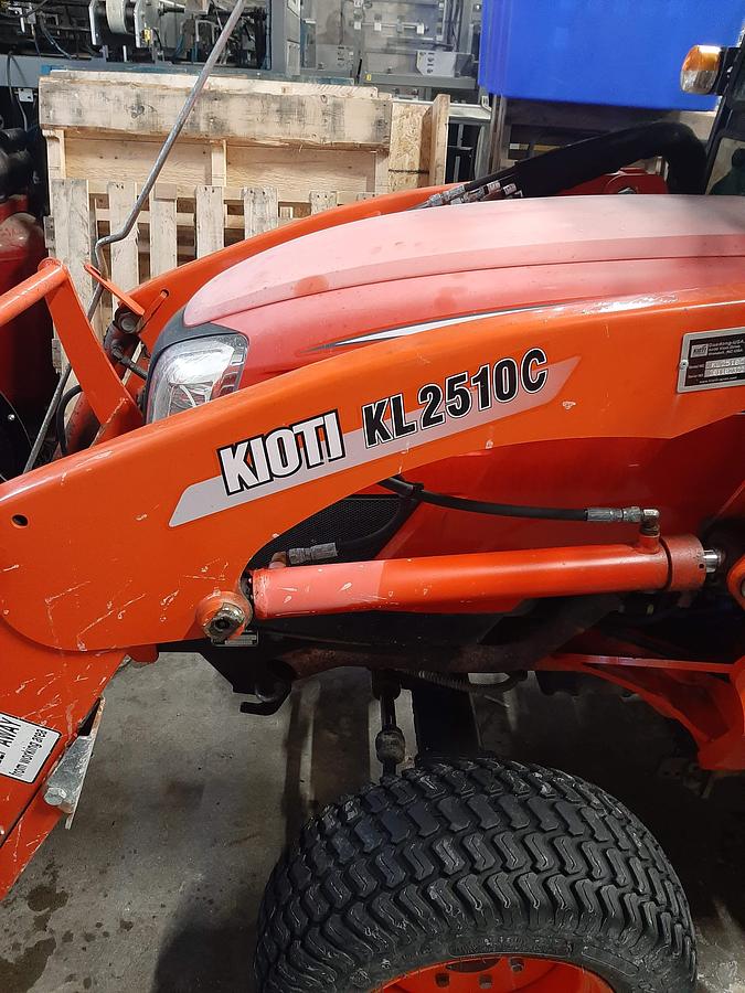 Used 2020 KIOTI CX2510HST 4WD Cab Tractor with Loader