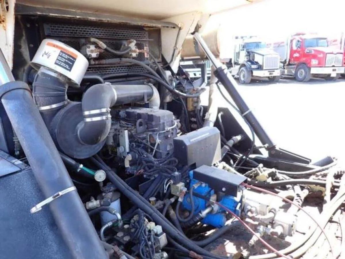 Used JOHNSTON 4000 Sweeper Truck 4000 Sweeper Truck