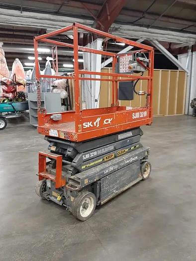 Used 2005 Skyjack SJIII 3219 scissor lift