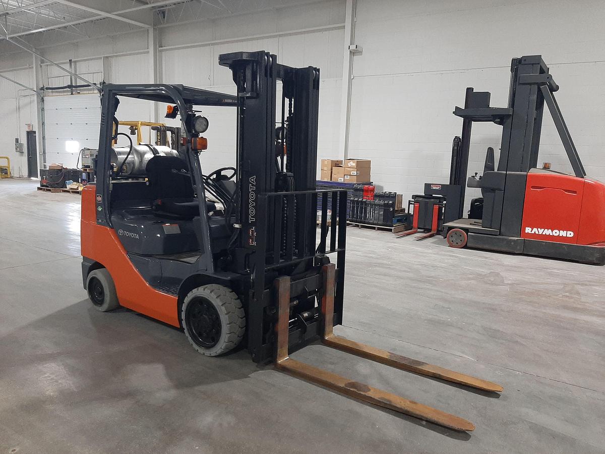 Used 2019 TOYOTA 8FGCU30 – 6000 lb. Forklift
