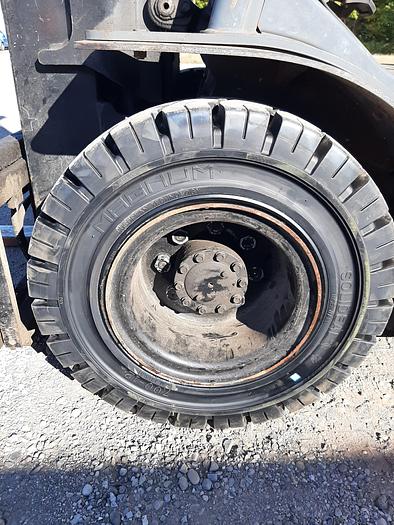 Used 2014 Toyota 8FGU25 – 5000 lb. Pneumatic Forklift