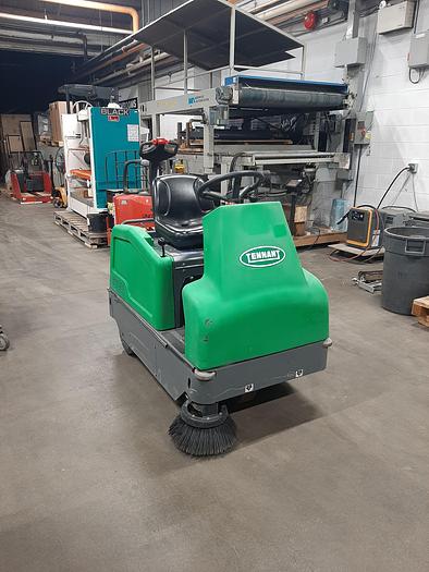 Used 2018 TENNANT - 6100 Ride on Sweeper