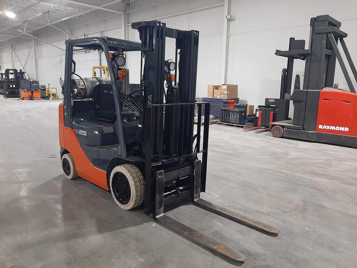 Used 2019 TOYOTA 8FGCU25 – 5000 lb. Forklift