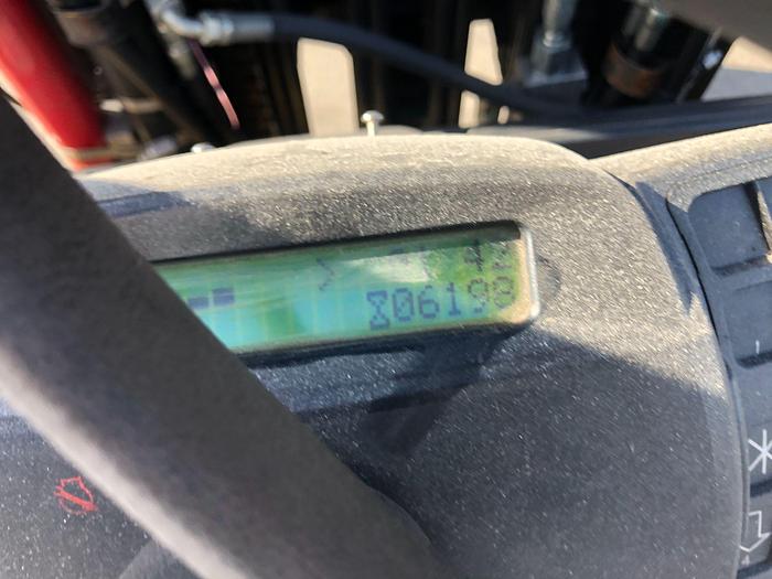 Used 12,000 POUND YALE ROLL CLAMP TRUCK MODEL GLC120VXPRS W/ 72" CLAMP MFG. 2015 RAISED MAST 185"