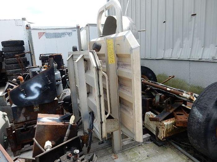 Used 14' Kybato AR-500 Quick Change Box with Kybato Quick Change 5th Wheel Plate & Aluminum headache rack