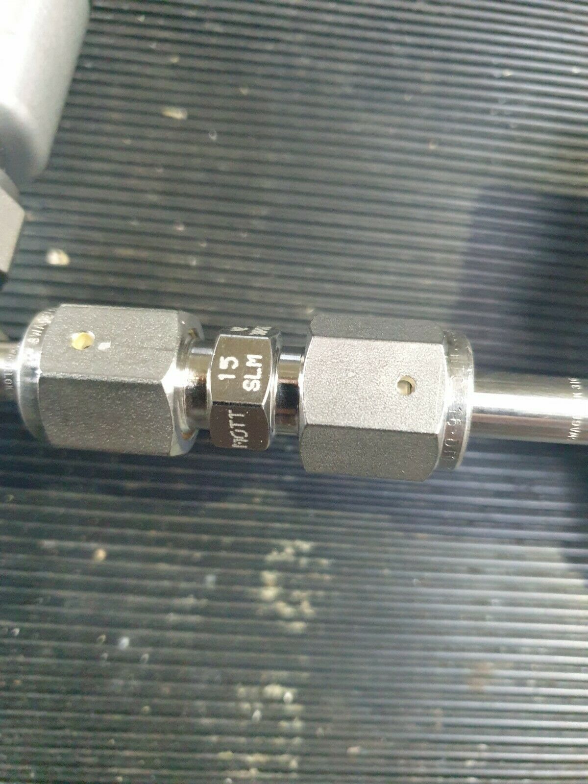 Used SWAGELOK   SS-BNV51-0 W/ R07-100-RGAA PLUS FITTINGS (rbd2.1b5)