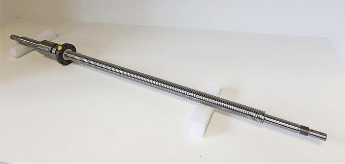 Geschliffener Präzisions Kugelgewindetrieb, D32 mm, 1080 mm, , neu