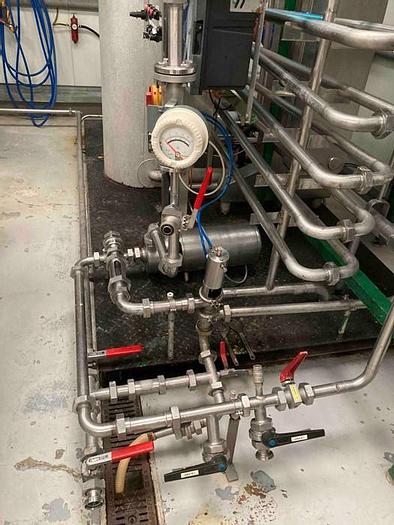 D'occasion COMPLETE FILLING AND CAPPING SYSTEM