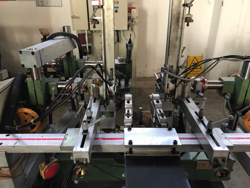 Usato Zigrinatrice doppia con foratrice, marca Camam