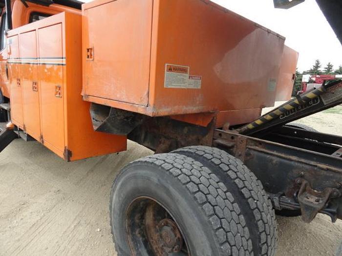 Used 2011 FREIGHTLINER BUSINESS CLASS M2 106