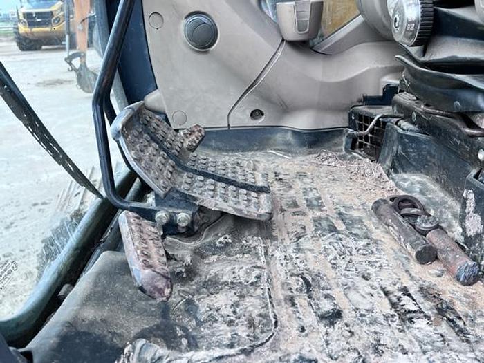 Used 2010 JOHN DEERE 135D EXCAVATOR