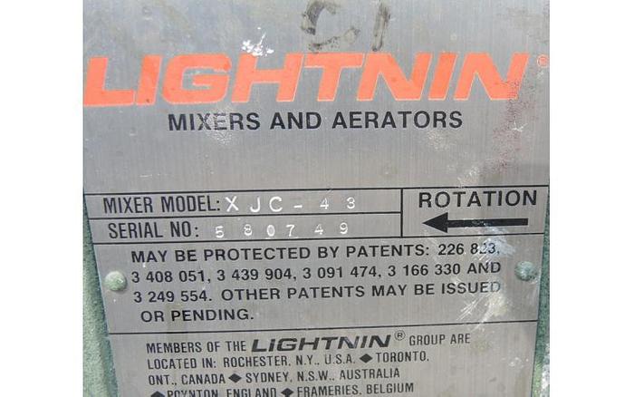 D'occasion USED 210 GALLON TANK, STAINLESS STEEL WITH 0.3 HP MIXER