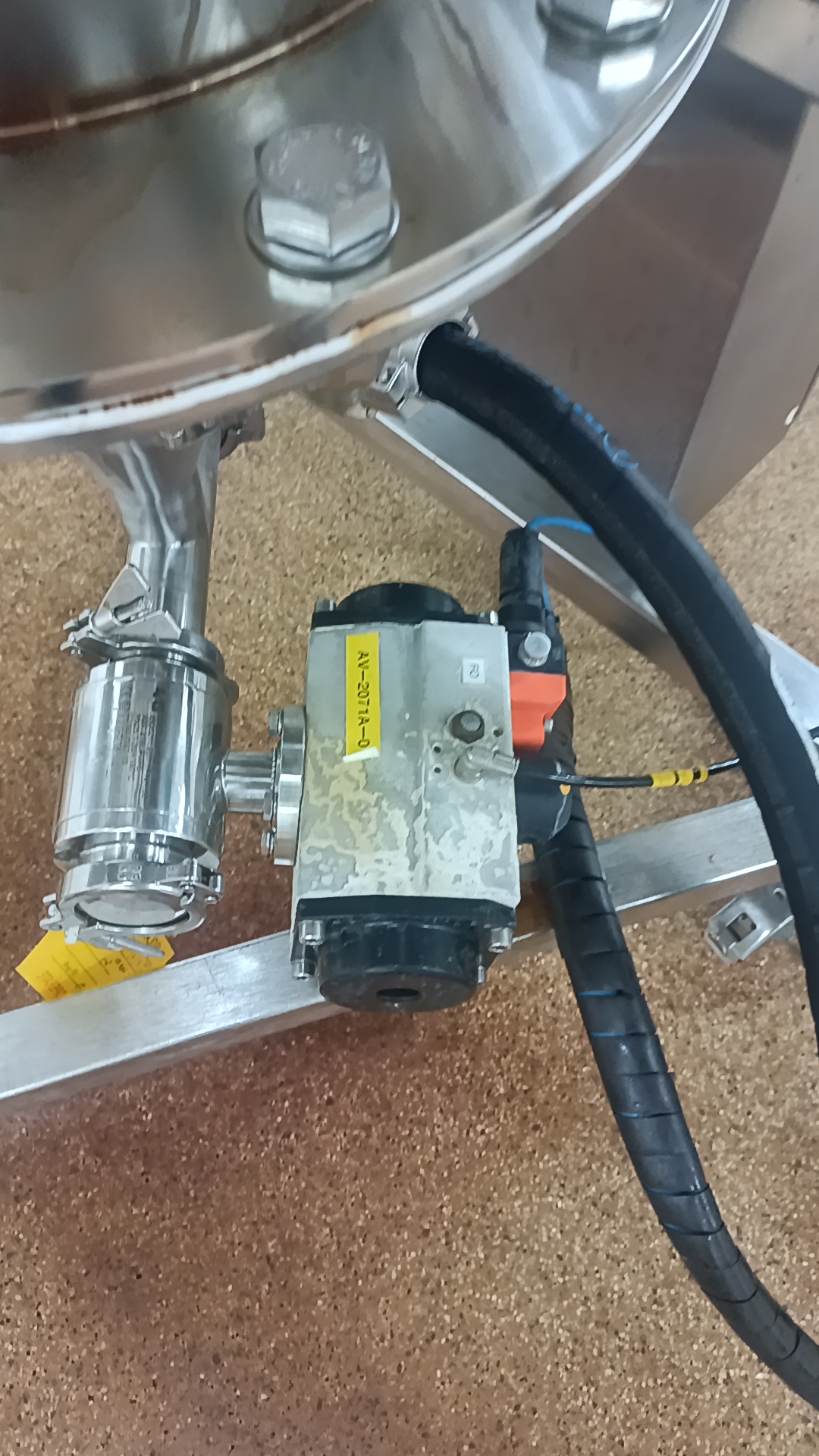 Used Pellet Receiver Bin (Movable) With Manual Sampling Port - Dietrich Engineering Consultants SA - SG100