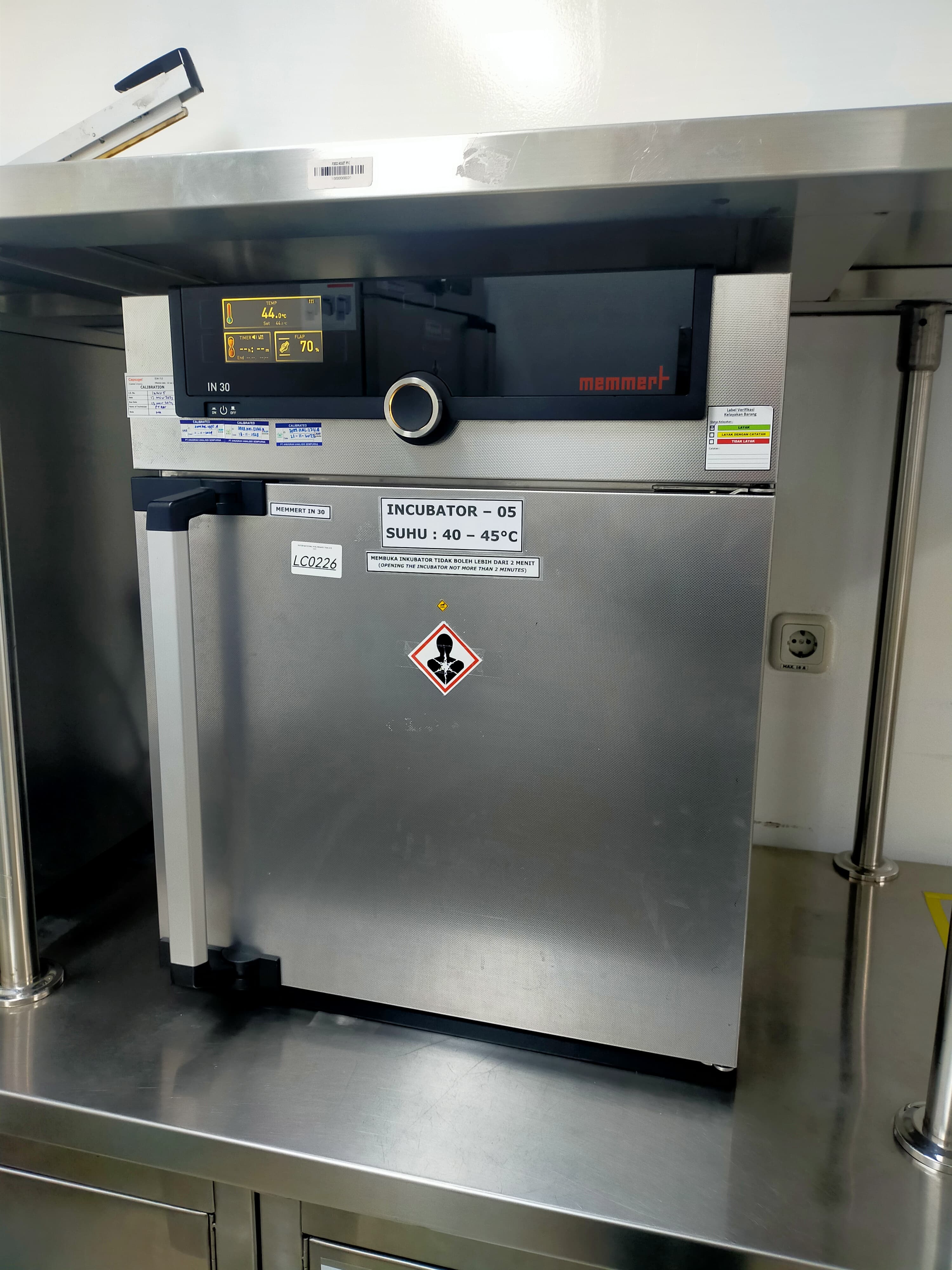 Used Incubator - Memmert - IN30 - LC0226