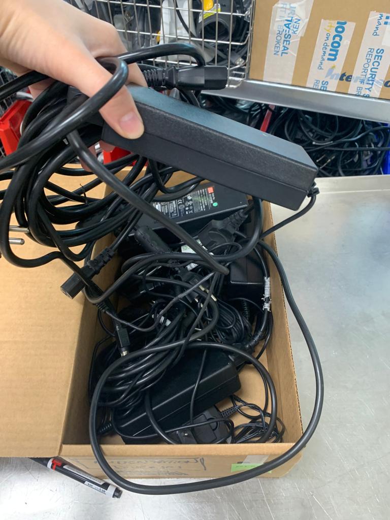 Used 1 Box of Chargers & Alimentation Divers - X07.067