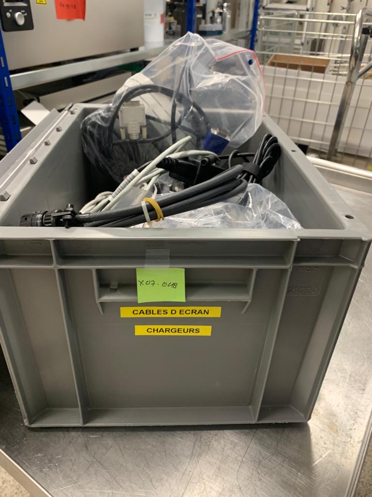 Used Screen Cables Chargers - X07.048