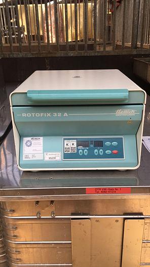 Used Centrifuge with 1 Set Beaker - Andreas Hettich - Rotofix 32 A - 01.015.GG