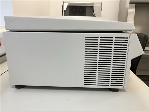 Used Benchtop Centrifuge - Eppendorf - 46105