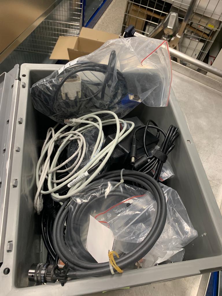 Used Screen Cables Chargers - X07.048