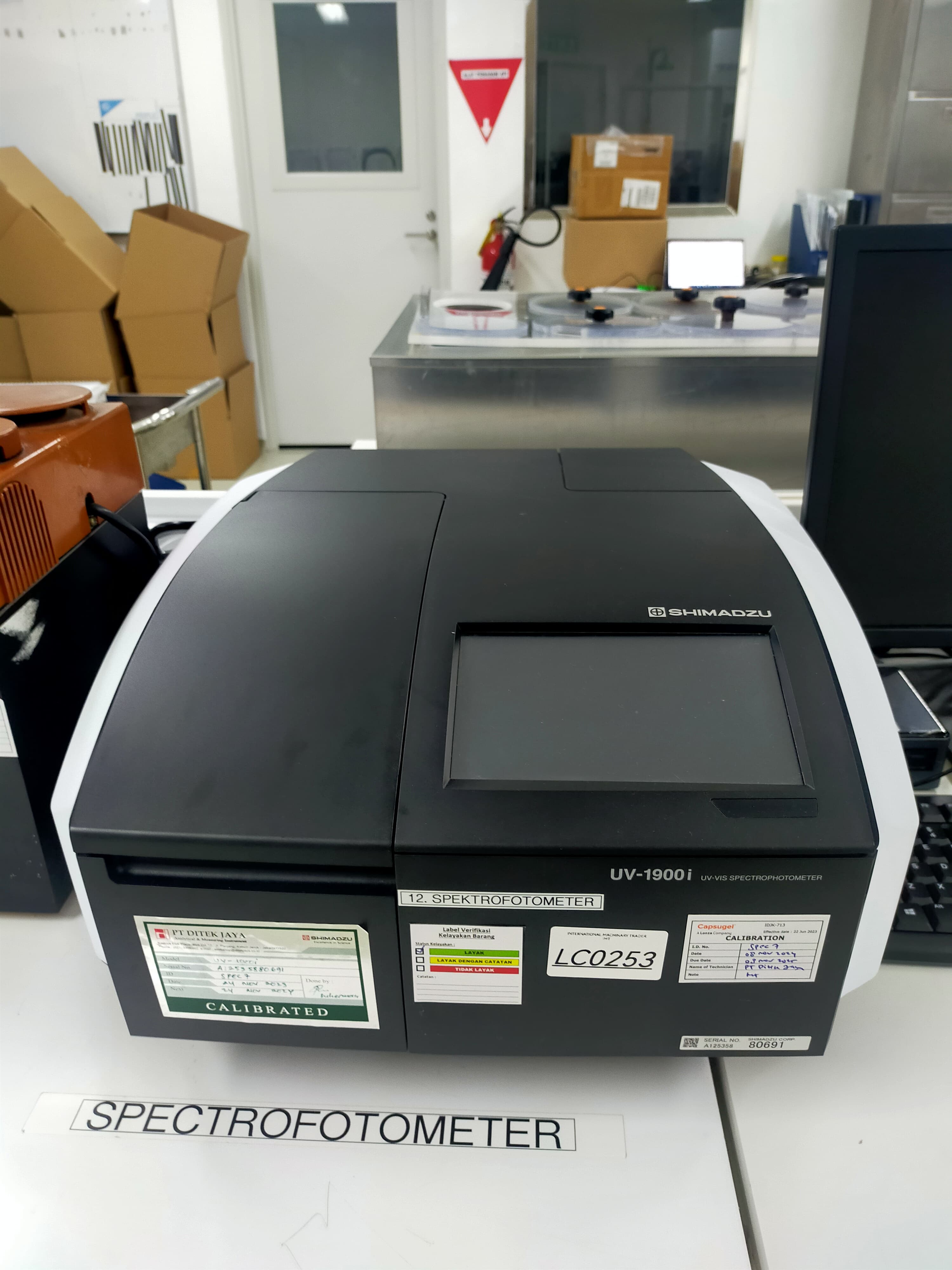Used Spectrophotometer - Shimadzu - UV 1900I - LC0253
