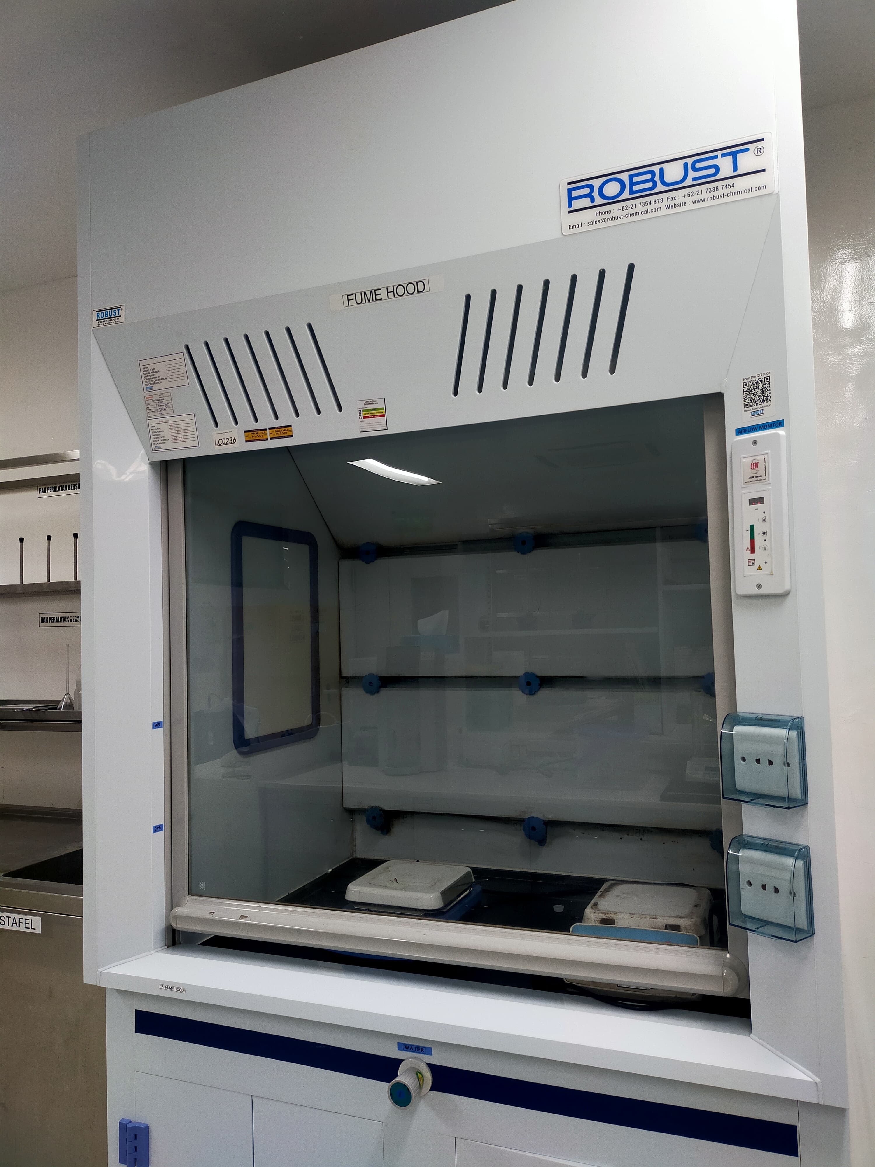 Used Fume Hood - Robust - FHPP 120 - LC0236